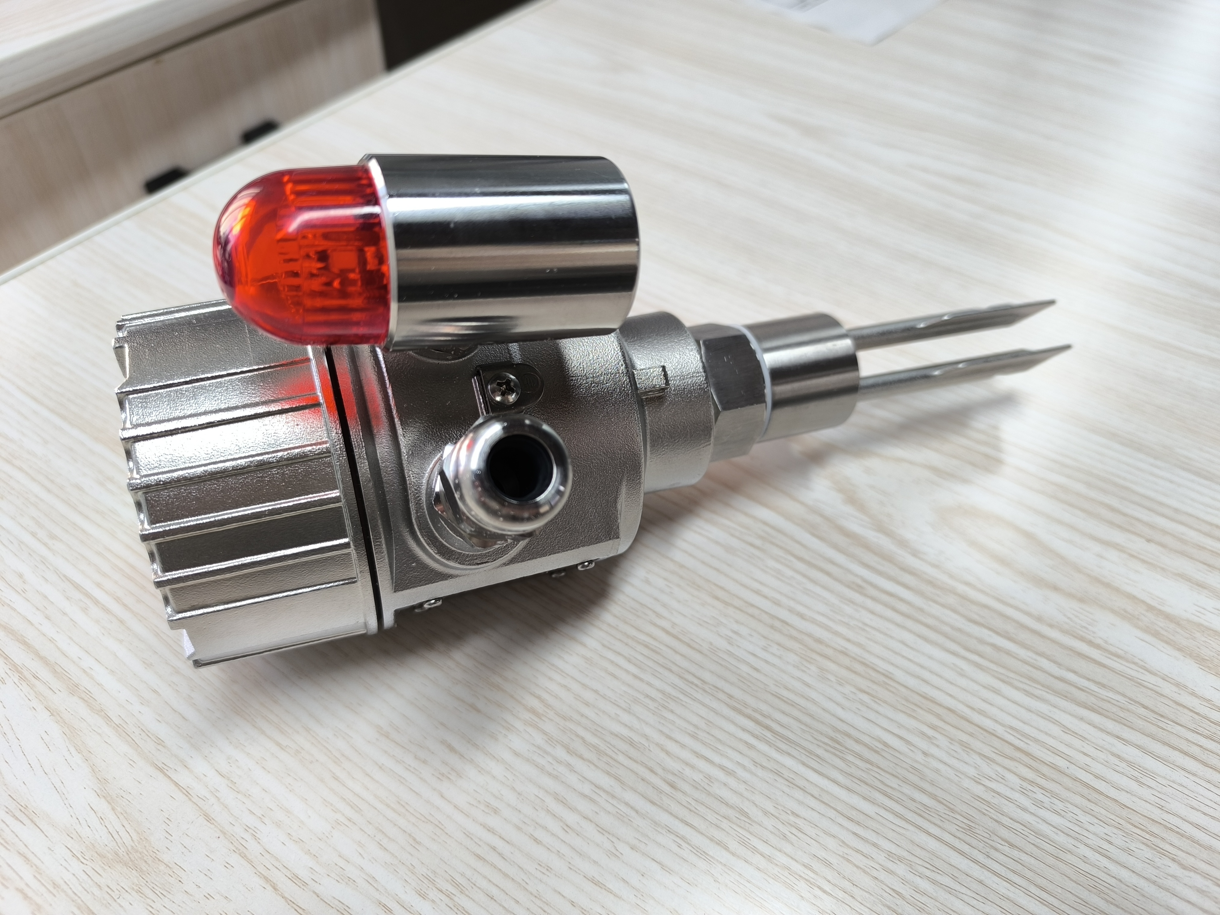 Najnowsze sprawy przedsiębiorstw dotyczące Why Use a Tuning Fork Level Switch?-100 Questions About Tuning Fork Level Switches