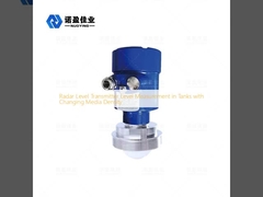 Radarowy przetwornik poziomu do pomiaru w zbiornikach ze zmienną gęstością medium